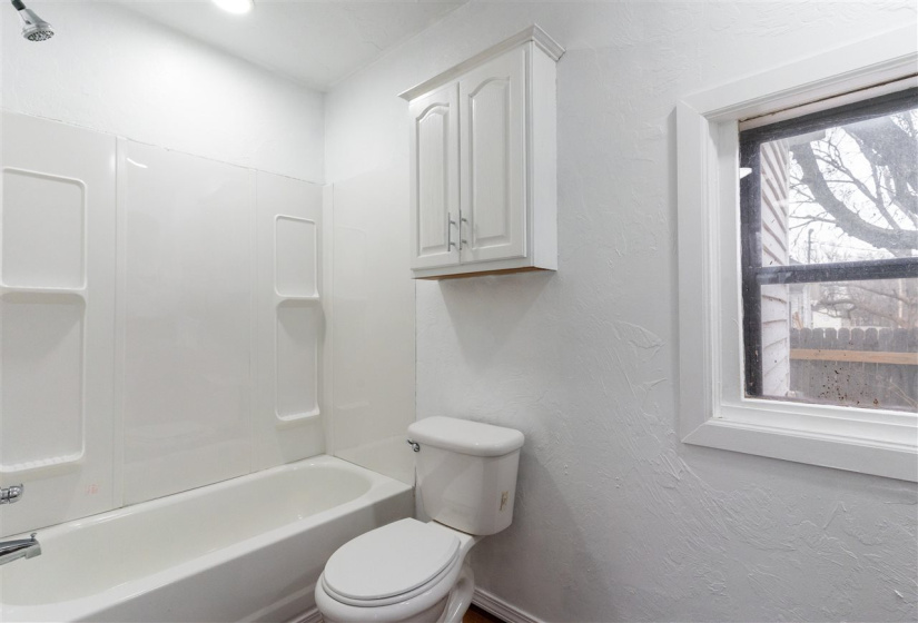 3 Bedrooms Bedrooms, ,2 BathroomsBathrooms,Residential,Single Family,11th,1,131197