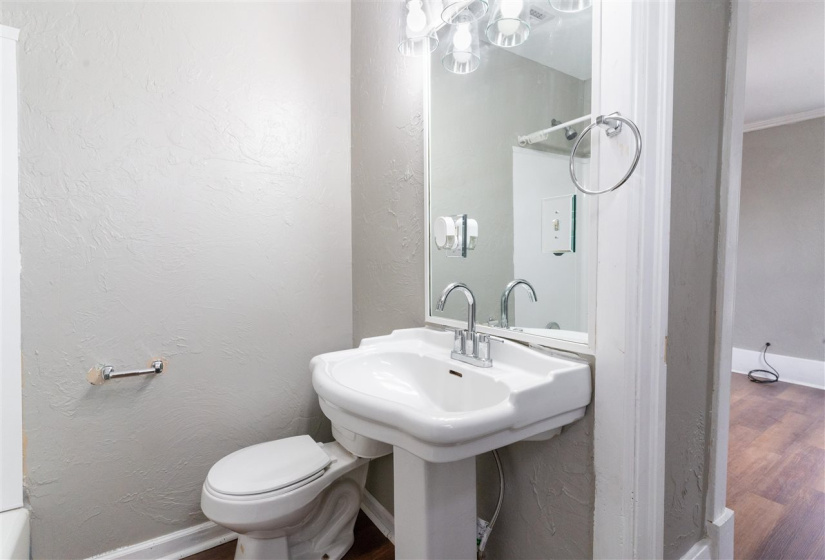 3 Bedrooms Bedrooms, ,2 BathroomsBathrooms,Residential,Single Family,11th,1,131197