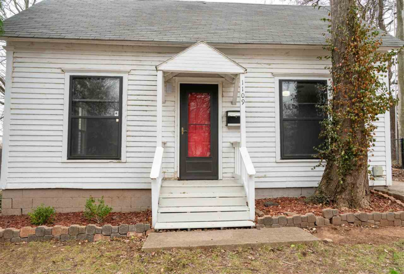 3 Bedrooms Bedrooms, ,2 BathroomsBathrooms,Residential,Single Family,11th,1,131197