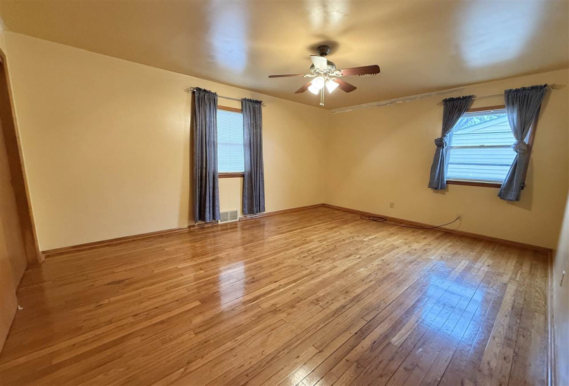 4 Bedrooms Bedrooms, ,2 BathroomsBathrooms,Residential,Single Family,Highland,1,131220