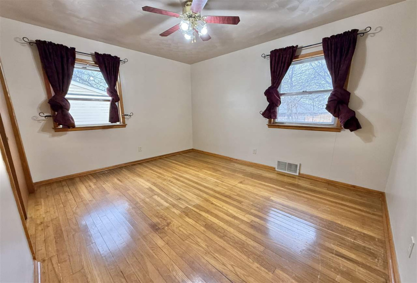 4 Bedrooms Bedrooms, ,2 BathroomsBathrooms,Residential,Single Family,Highland,1,131220