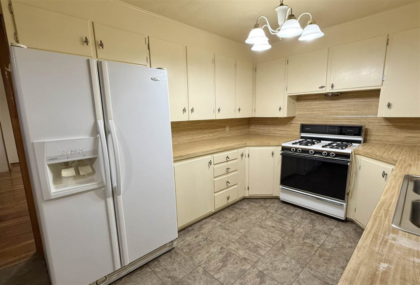 4 Bedrooms Bedrooms, ,2 BathroomsBathrooms,Residential,Single Family,Highland,1,131220