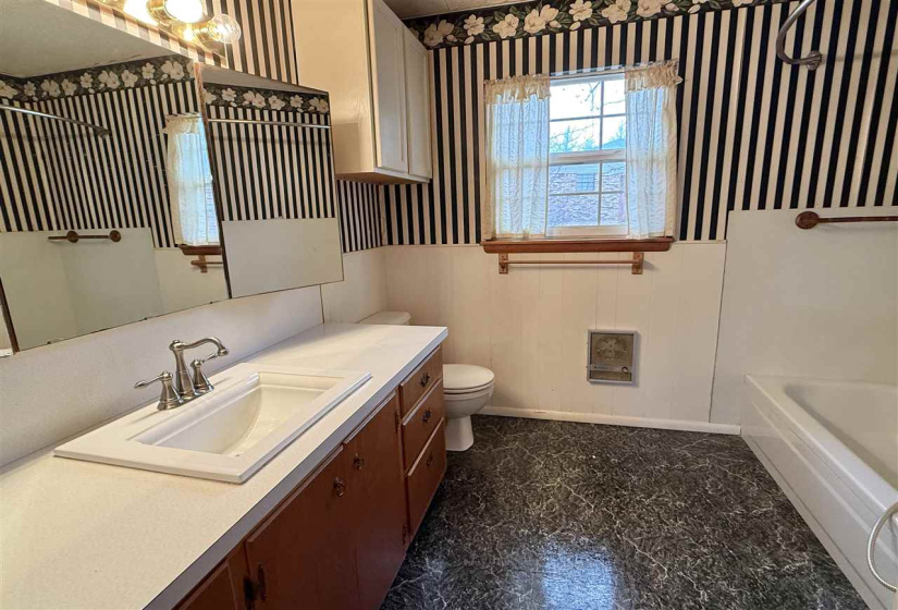 4 Bedrooms Bedrooms, ,2 BathroomsBathrooms,Residential,Single Family,Highland,1,131220