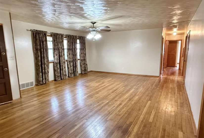 4 Bedrooms Bedrooms, ,2 BathroomsBathrooms,Residential,Single Family,Highland,1,131220