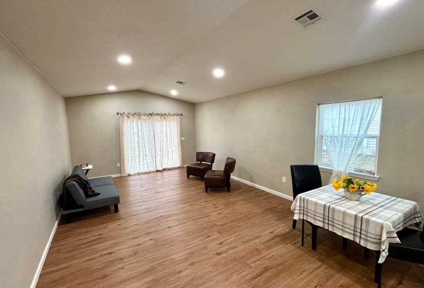 2 Bedrooms Bedrooms, ,2 BathroomsBathrooms,Residential,Single Family,Cherry,1,131274