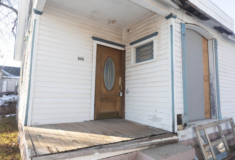 4 Bedrooms Bedrooms, ,2 BathroomsBathrooms,Residential,Single Family,7th,131279