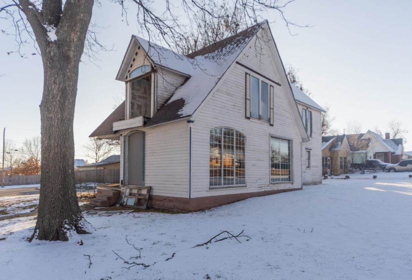 4 Bedrooms Bedrooms, ,2 BathroomsBathrooms,Residential,Single Family,7th,131279