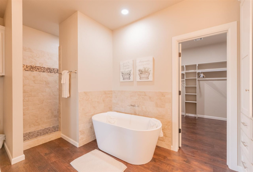6 Bedrooms Bedrooms, ,4 BathroomsBathrooms,Residential,Single Family,County Road 180,2,131354