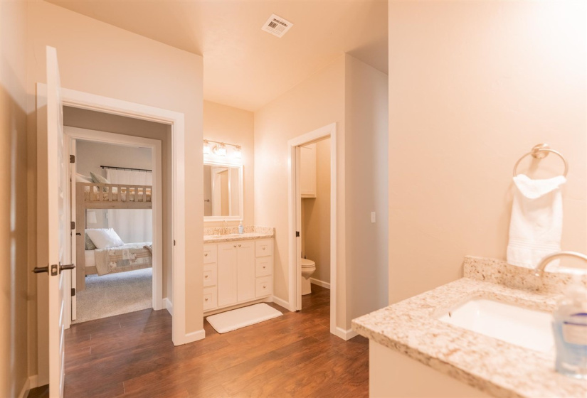 6 Bedrooms Bedrooms, ,4 BathroomsBathrooms,Residential,Single Family,County Road 180,2,131354