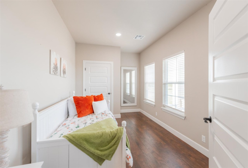 6 Bedrooms Bedrooms, ,4 BathroomsBathrooms,Residential,Single Family,County Road 180,2,131354