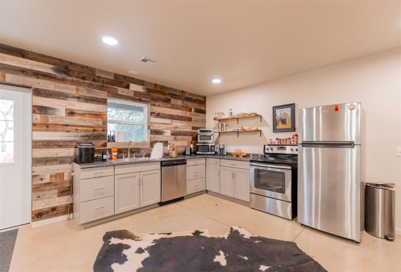 2 Bedrooms Bedrooms, ,1 BathroomBathrooms,Residential,Single Family,68th,1,131356