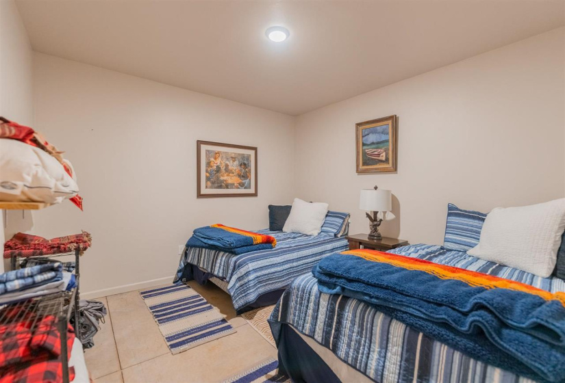 2 Bedrooms Bedrooms, ,1 BathroomBathrooms,Residential,Single Family,68th,1,131356
