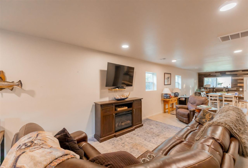2 Bedrooms Bedrooms, ,1 BathroomBathrooms,Residential,Single Family,68th,1,131356