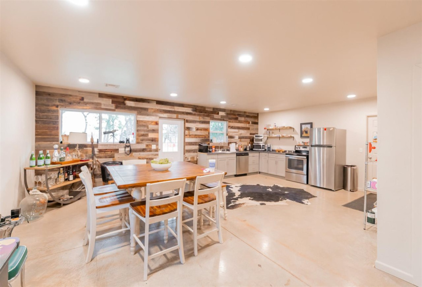 2 Bedrooms Bedrooms, ,1 BathroomBathrooms,Residential,Single Family,68th,1,131356