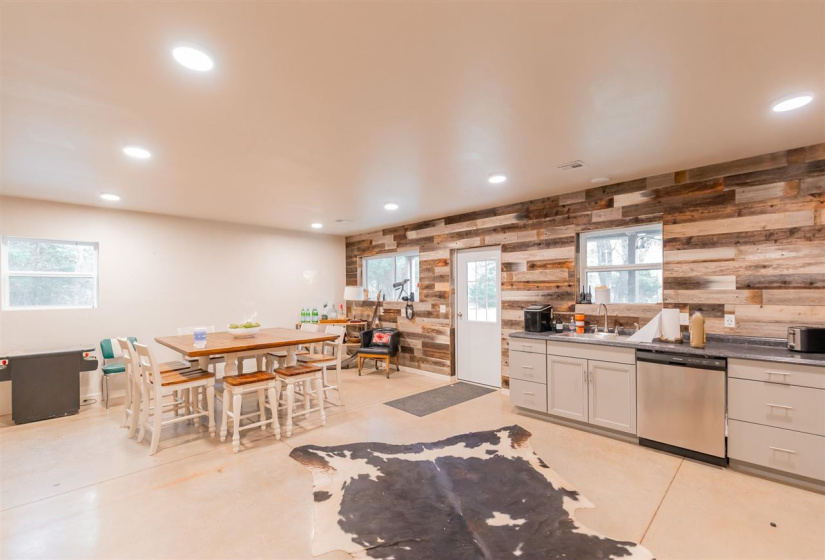 2 Bedrooms Bedrooms, ,1 BathroomBathrooms,Residential,Single Family,68th,1,131356