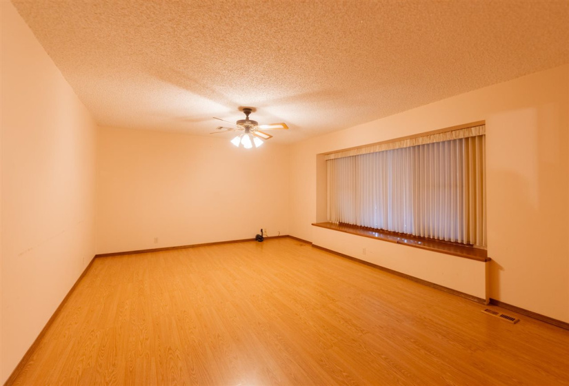 3 Bedrooms Bedrooms, ,2 BathroomsBathrooms,Residential,Single Family,Jardot,1,131392