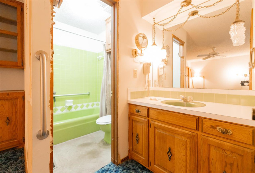 3 Bedrooms Bedrooms, ,2 BathroomsBathrooms,Residential,Single Family,Jardot,1,131392