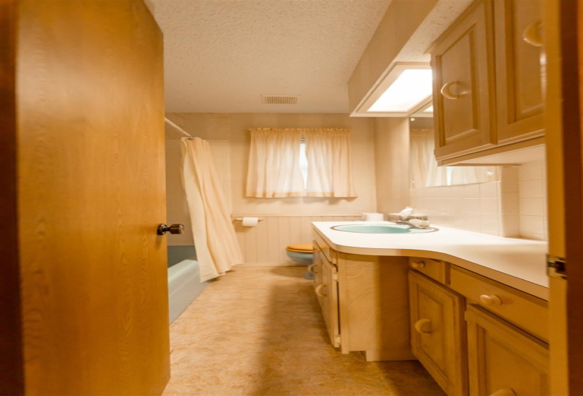 3 Bedrooms Bedrooms, ,2 BathroomsBathrooms,Residential,Single Family,Jardot,1,131392