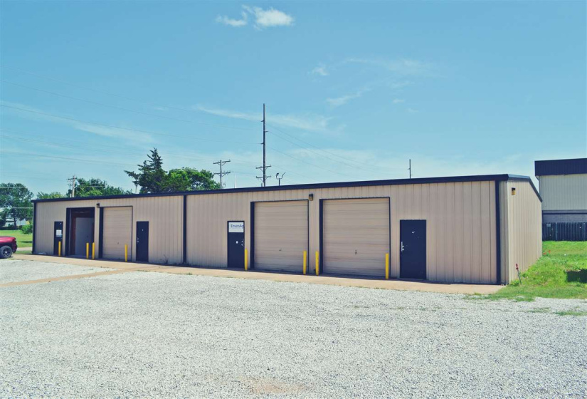 21 BathroomsBathrooms,Commercial/industrial,Commercial,Jardot,1,127931