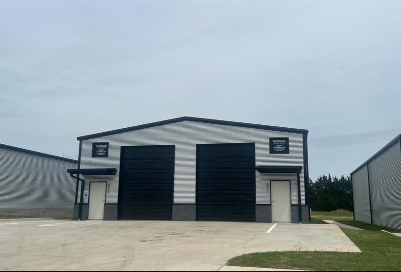 3 BathroomsBathrooms,Commercial/industrial,Commercial,Park,1,131417