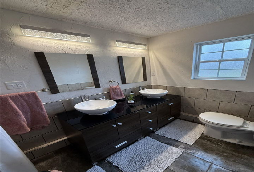 2 Bedrooms Bedrooms, ,1 BathroomBathrooms,Residential,Single Family,Burdick,1,131444