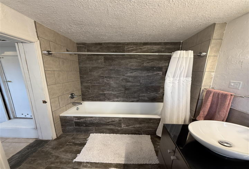 2 Bedrooms Bedrooms, ,1 BathroomBathrooms,Residential,Single Family,Burdick,1,131444