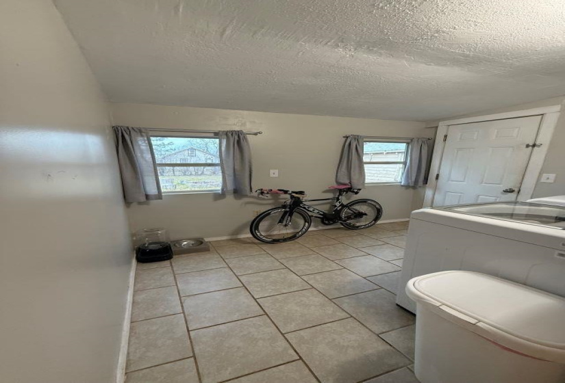 2 Bedrooms Bedrooms, ,1 BathroomBathrooms,Residential,Single Family,Burdick,1,131444