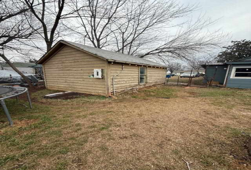 2 Bedrooms Bedrooms, ,1 BathroomBathrooms,Residential,Single Family,Burdick,1,131444