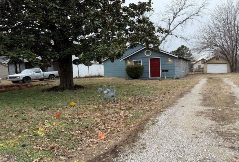2 Bedrooms Bedrooms, ,1 BathroomBathrooms,Residential,Single Family,Burdick,1,131444
