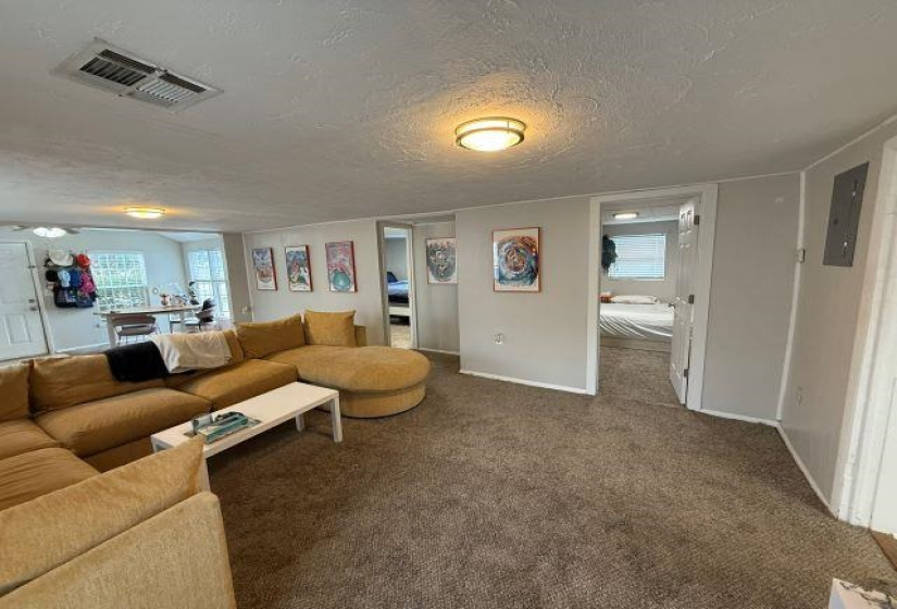 2 Bedrooms Bedrooms, ,1 BathroomBathrooms,Residential,Single Family,Burdick,1,131444