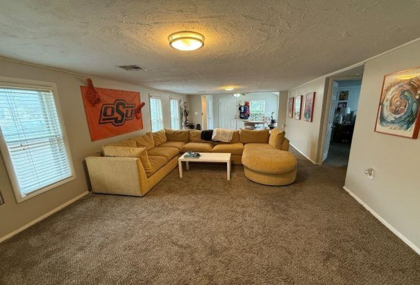 2 Bedrooms Bedrooms, ,1 BathroomBathrooms,Residential,Single Family,Burdick,1,131444