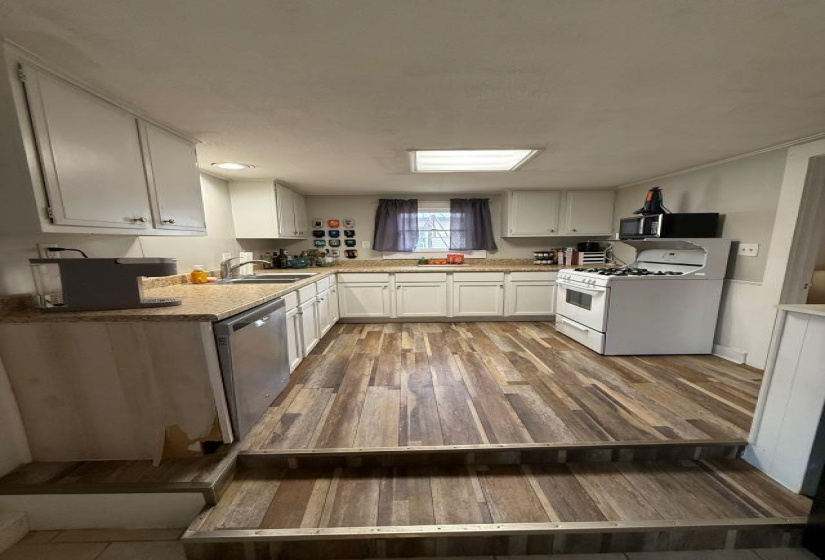 2 Bedrooms Bedrooms, ,1 BathroomBathrooms,Residential,Single Family,Burdick,1,131444