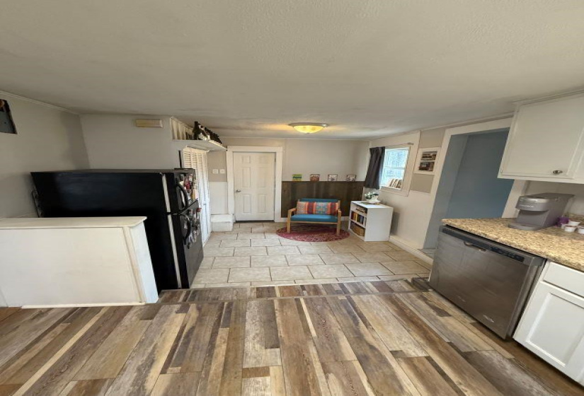 2 Bedrooms Bedrooms, ,1 BathroomBathrooms,Residential,Single Family,Burdick,1,131444