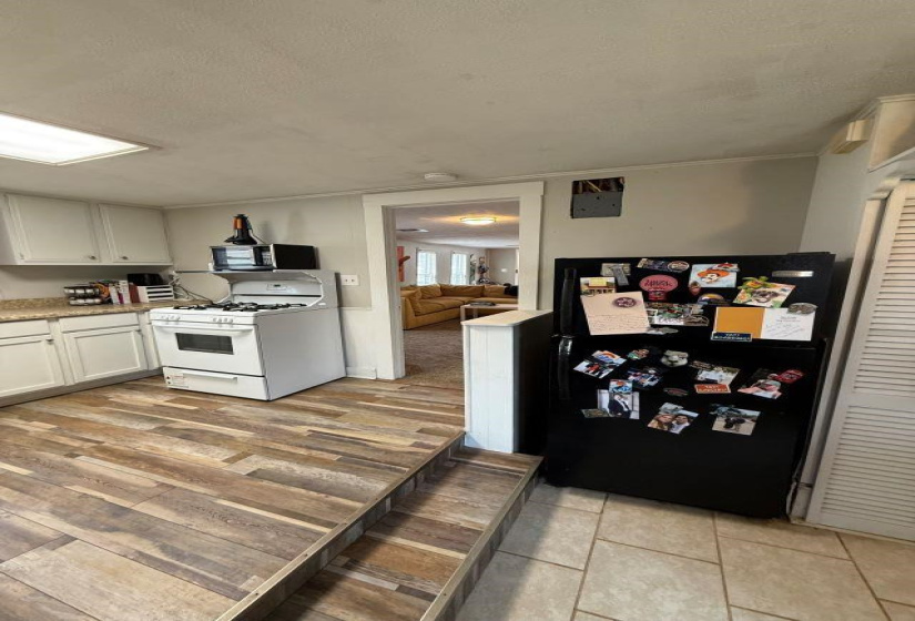 2 Bedrooms Bedrooms, ,1 BathroomBathrooms,Residential,Single Family,Burdick,1,131444