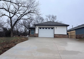 3 Bedrooms Bedrooms, ,2 BathroomsBathrooms,Residential,Single Family,Central,1,131460