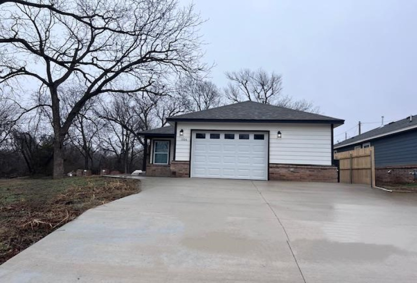 3 Bedrooms Bedrooms, ,2 BathroomsBathrooms,Residential,Single Family,Central,1,131460