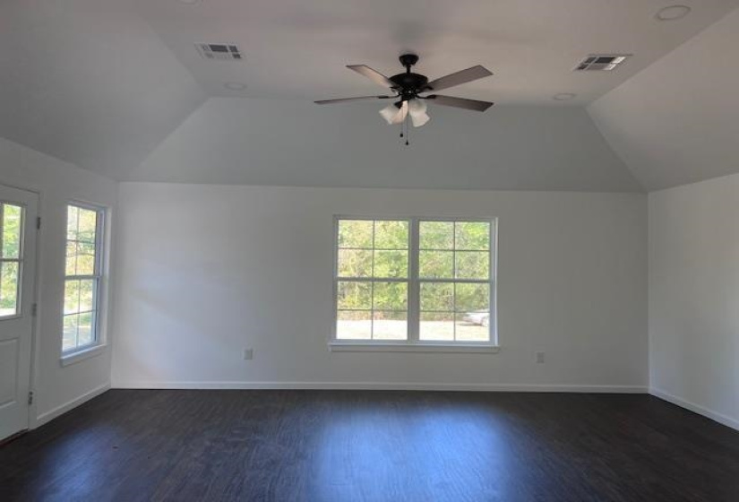 3 Bedrooms Bedrooms, ,2 BathroomsBathrooms,Residential,Single Family,Central,1,131460