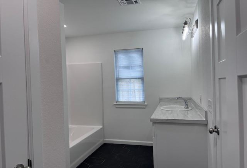 2 Bedrooms Bedrooms, ,1 BathroomBathrooms,Residential,Single Family,Central,1,131461