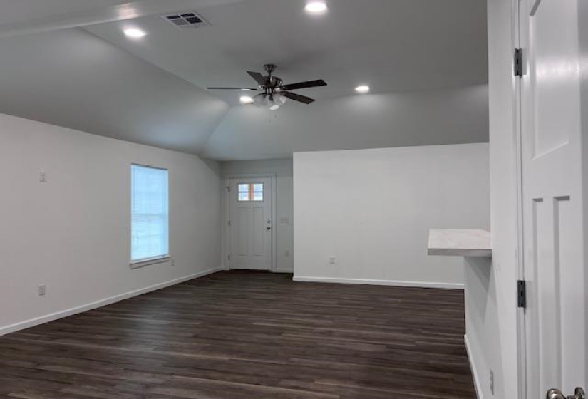 2 Bedrooms Bedrooms, ,1 BathroomBathrooms,Residential,Single Family,Central,1,131461