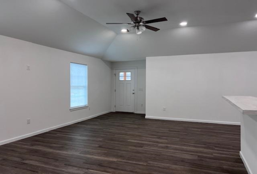 2 Bedrooms Bedrooms, ,1 BathroomBathrooms,Residential,Single Family,Central,1,131461