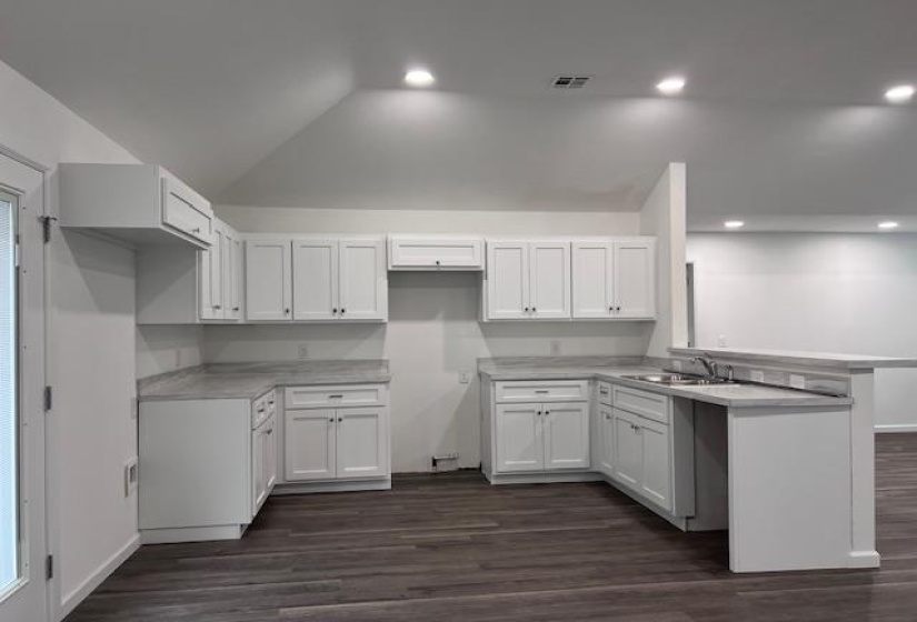 2 Bedrooms Bedrooms, ,1 BathroomBathrooms,Residential,Single Family,Central,1,131461