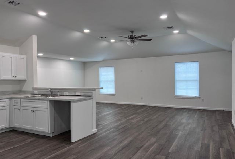 2 Bedrooms Bedrooms, ,1 BathroomBathrooms,Residential,Single Family,Central,1,131461