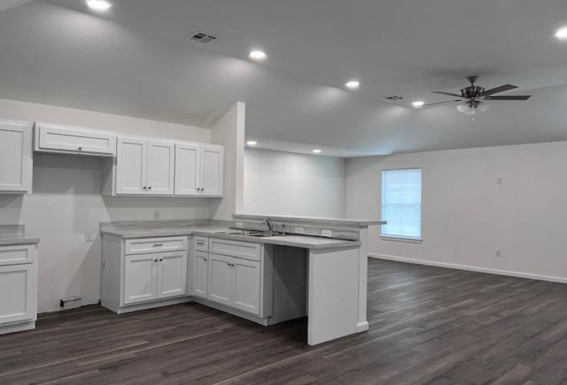 2 Bedrooms Bedrooms, ,1 BathroomBathrooms,Residential,Single Family,Central,1,131461