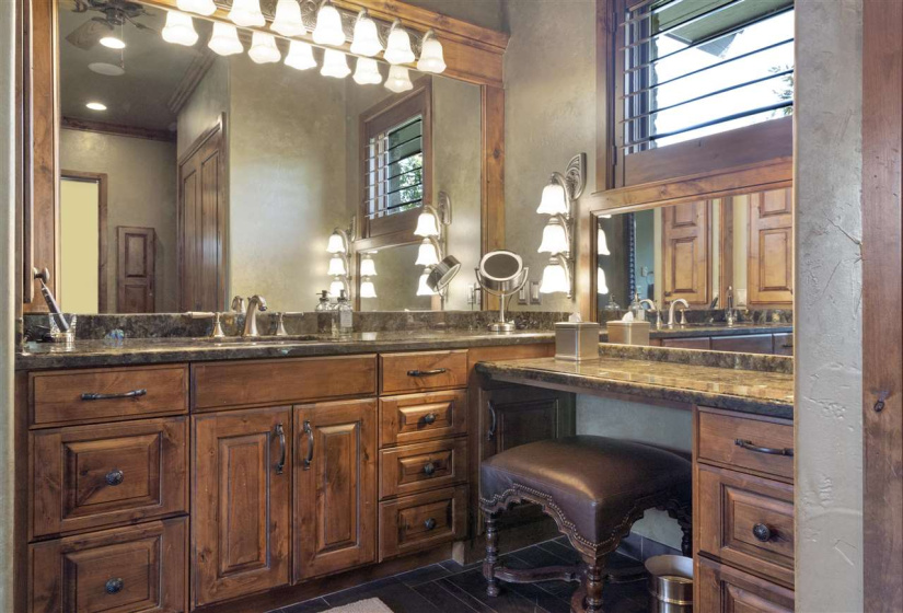 6 Bedrooms Bedrooms, ,6 BathroomsBathrooms,Residential,Single Family,Sangre,1.5,131472