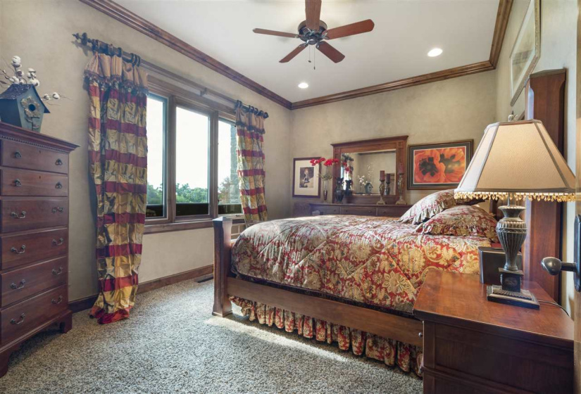 6 Bedrooms Bedrooms, ,6 BathroomsBathrooms,Residential,Single Family,Sangre,1.5,131472