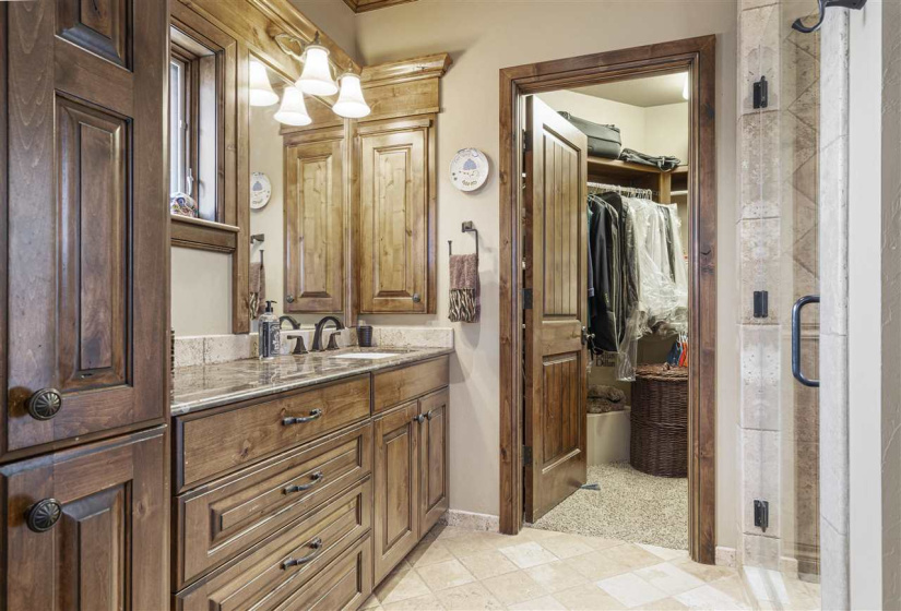 6 Bedrooms Bedrooms, ,6 BathroomsBathrooms,Residential,Single Family,Sangre,1.5,131472