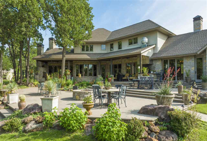 6 Bedrooms Bedrooms, ,6 BathroomsBathrooms,Residential,Single Family,Sangre,1.5,131472