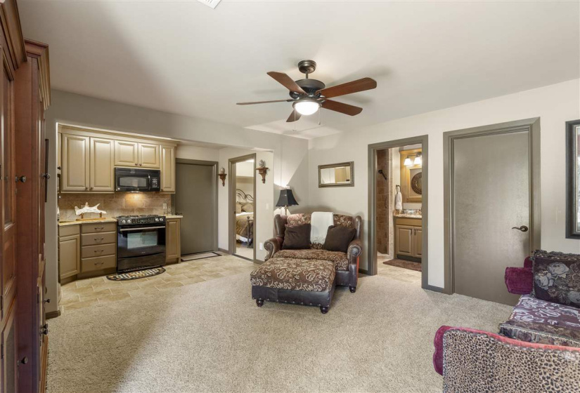 6 Bedrooms Bedrooms, ,6 BathroomsBathrooms,Residential,Single Family,Sangre,1.5,131472