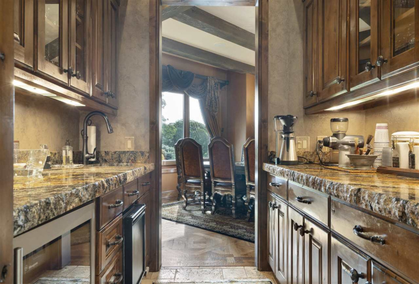 6 Bedrooms Bedrooms, ,6 BathroomsBathrooms,Residential,Single Family,Sangre,1.5,131472
