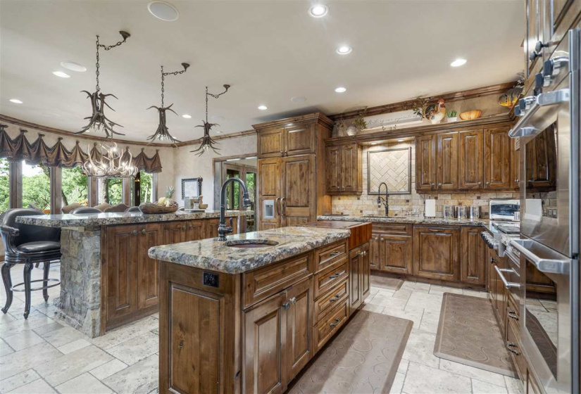 6 Bedrooms Bedrooms, ,6 BathroomsBathrooms,Residential,Single Family,Sangre,1.5,131472